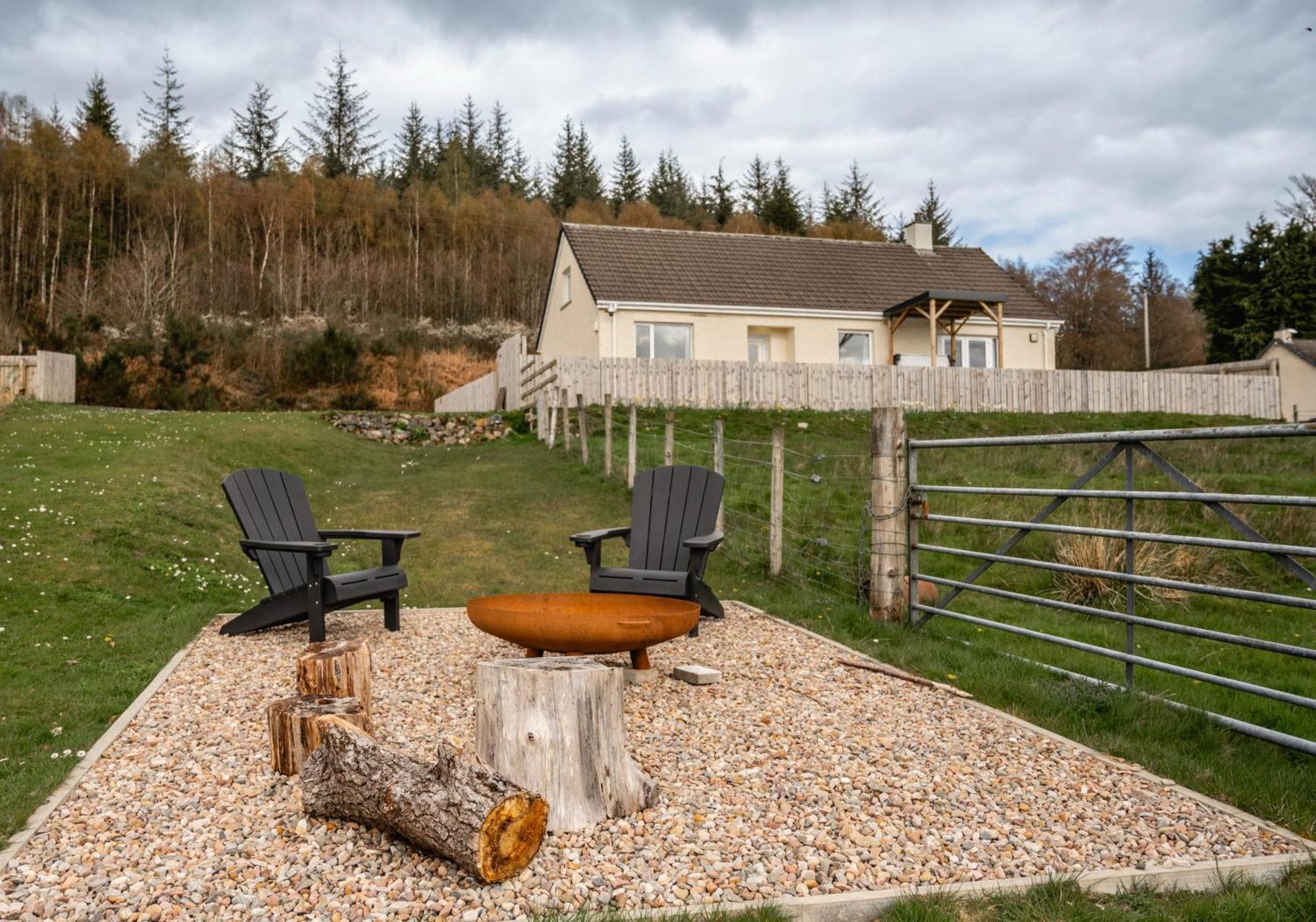 Loch Ness Cottage Fort Augustus Exterior foto